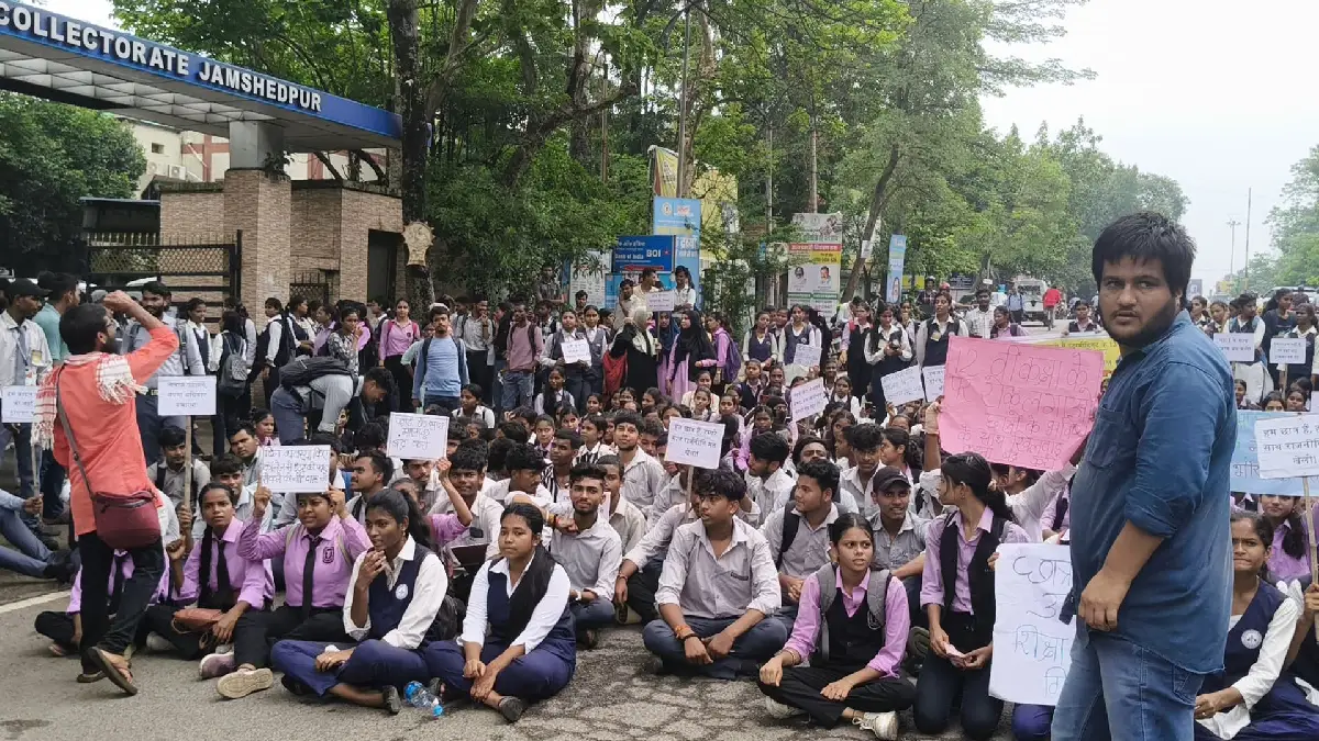 Ban on college students participating in protests